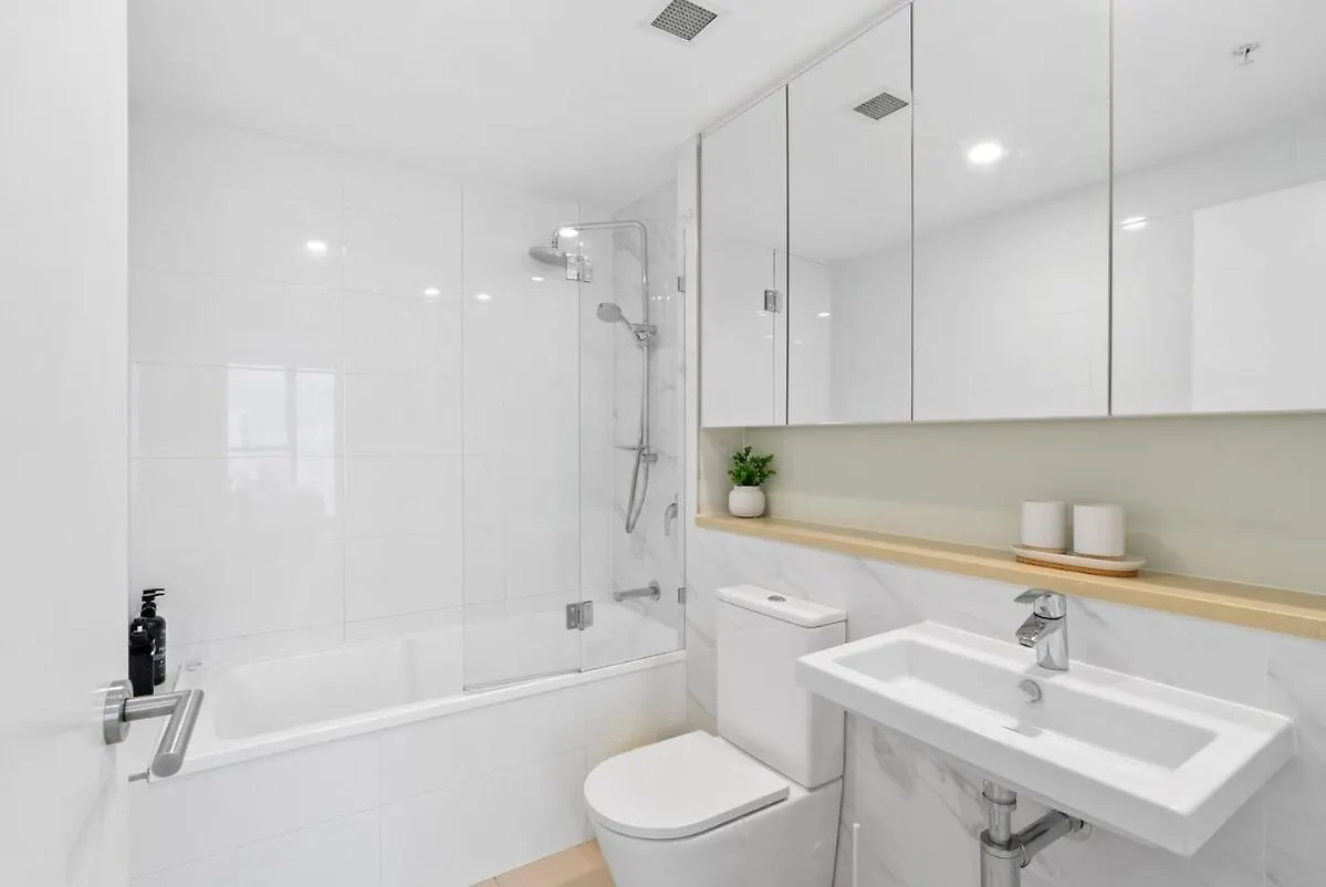 Marvelous 2Br 2Ba Skytower Apt With Private Balcony Brisbane