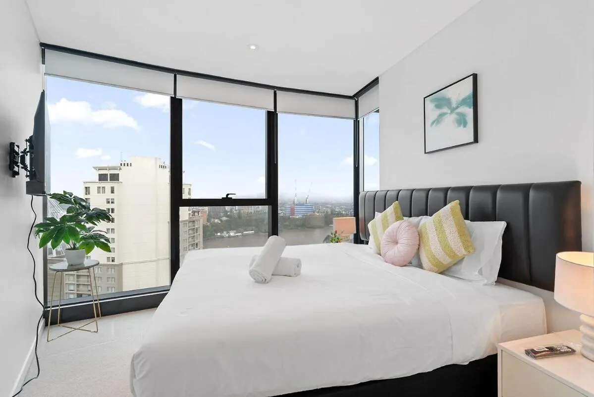 Marvelous 2Br 2Ba Skytower Apt With Private Balcony Brisbane Apartment