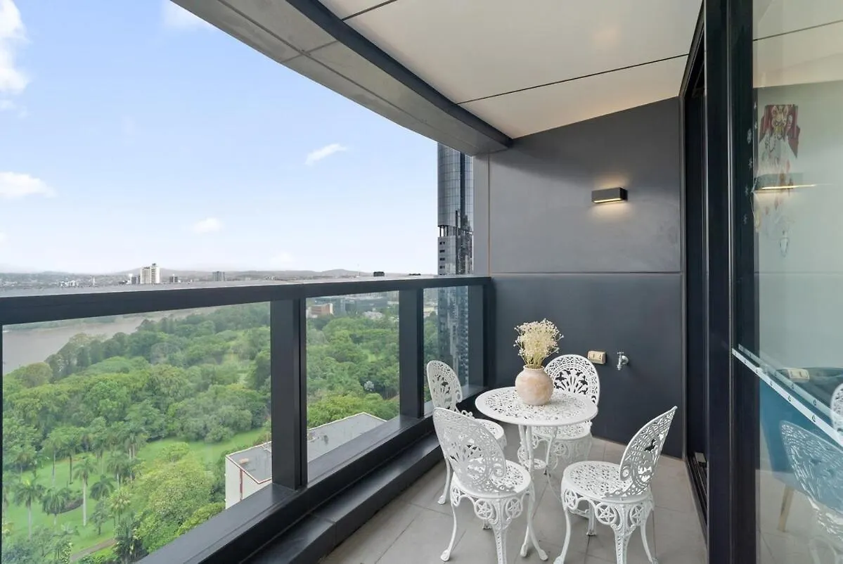 Marvelous 2Br 2Ba Skytower Apt With Private Balcony Brisbane